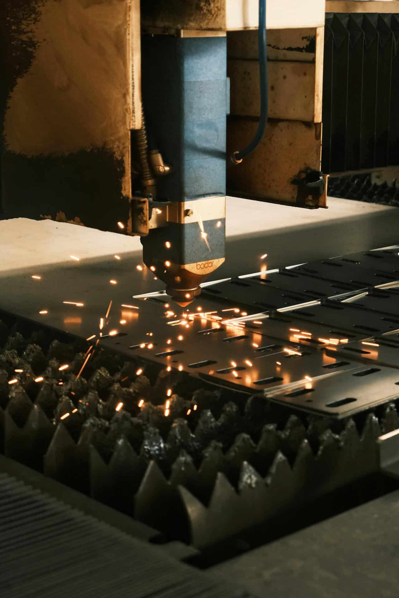 Fiber laser cutting machine